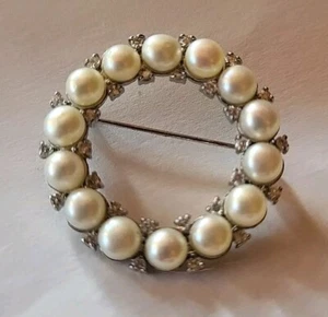 Estate Vintage 925 Sterling Silver Akoya Pearl Rhinestone Brooch Pin Wreath - Picture 1 of 5