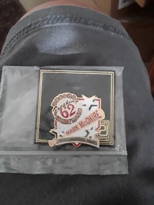 Mark McGwire SP Pin 62 Home Run Record September 8th 1998 - Image 1 of 2