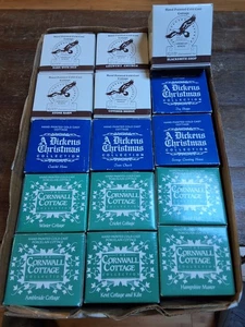 Collezione di 18 cottage dipinti a mano in ghisa a freddo vintage 1988 Dickens Cornovaglia  - Foto 1 di 7