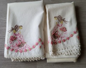 VTG Embroidered Pillowcases Flower Girl Pink Crochet Edge Set 2 Cream - Picture 1 of 14