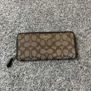COACH Boxed Slim Accordion Zip Wallet in Signature Jacquard Wristlet Wallet EUC - Picture 1 of 8
