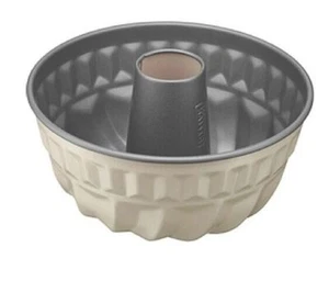 Kaiser Bundform Powdery Cream Cake form 22cm - Picture 1 of 1