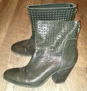 NINE WEST HIPPY CHIC BLACK LEATHER ANKLE BOOTIES SIZE 8 M - Picture 1 of 4