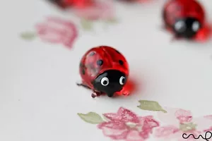 Coccinella di vetro qualità rossa mini piccola lucida pentola decorativa giardino coccinella 1 - Foto 1 di 7