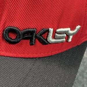 Oakley Hat Cap Size L-XL Red Black Bill Flexfit Back Gold Embroidered Logo