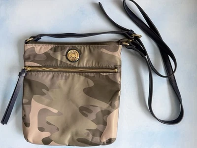 BOLSO BANDOLERA TOMMY HILFIGER CAMUFLAJE NYLON, DORADO, BANDOLERA Foto 1 de 4