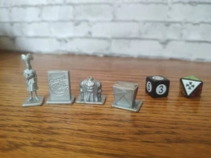 2008 Seinfeld Scene It? DVD Game Replacement Parts Pieces Dice & Plastic Tokens - Picture 1 of 5