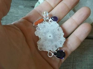 HERMOSO NUEVO CUARZO SOLAR AMATISTA Y COLGANTE DE CORAL ROJO JOYERÍA HECHA A MANO - Imagen 1 de 4