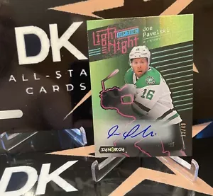 JOE PAVELSKI AUTO 2023-24 PONTE SUPERIORE SINERGIA ILLUMINARE LA NOTTE AUTOGRAFO/49 - Foto 1 di 3