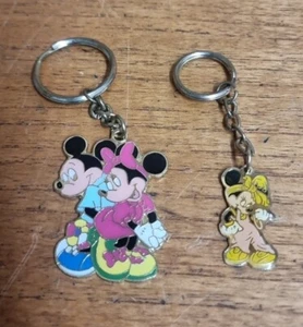 2 Vintage offizielle Disney Metall Mickey Minnie Mouse Schlüsselanhänger 1989 - Bild 1 von 3