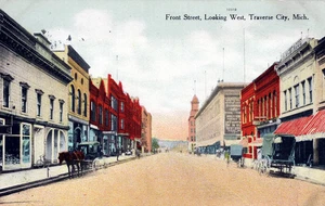 TRAVERSE CITY MI - Front Street Blick nach Westen Postkarte - Bild 1 von 2