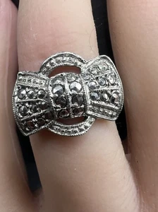 Anillo vintage con lazo de marcasita de plata de ley talla 5 - Imagen 1 de 7