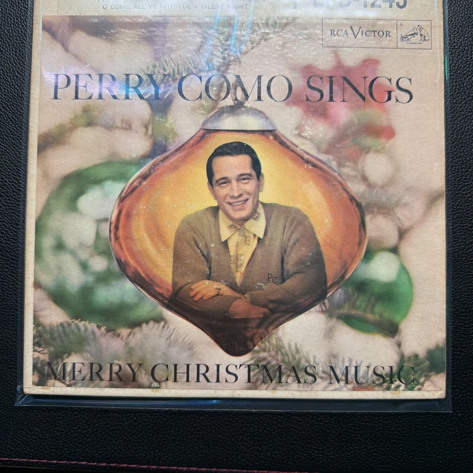 Perry Como - Perry Como Sings Merry Christmas Music (RCA Victor EPB 1243) 45 x 2 - Image 1 of 4