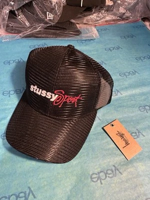 Gorra deportiva de malla de profundidad media STUSSY Snapback TRUCKER negra Foto 1 de 3
