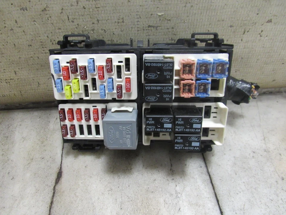 Ford Fiesta 2011 cabina caja de fusibles Foto 1 de 2