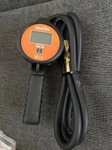 Inflador digital de neumáticos portátil Martins MH-30 "Flate Mate" 12 BAR 174 PSI - Imagen 1 de 5