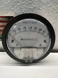 Magnehelic Differential Pressure Gauge 0-2 Inches of Water 2002C DWYER - Picture 1 of 11