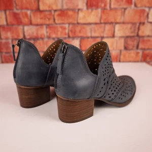 Stivaletti traforati Sofft taglia 7 Wyoming denim pelle blu - nuovi senza etichetta - Foto 1 di 6