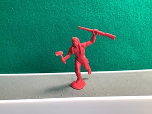 VINTAGE 1950'S MARX 60MM VINYL SKINNY/SLIM INDIAN FIGURE IN RED - Picture 1 of 2