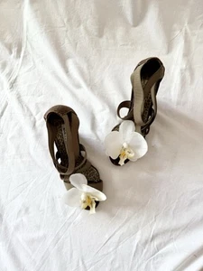 Up-cycled Manolo Blahnik Orchid heels sandals shoes 35 leather Elastic straps - Picture 1 of 5