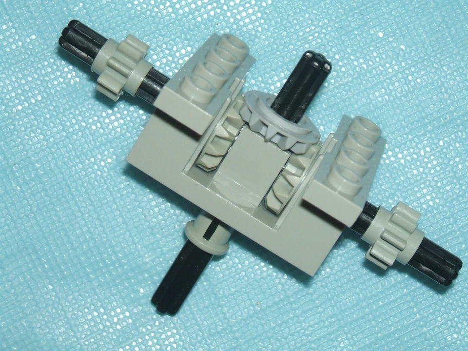 LEGO Technic Light GREY Split T Gearbox / Engine + Gears / Cogs & Black Axles - Image 1 of 1