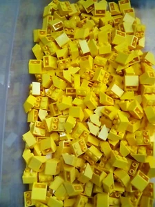 Lego Amarillo Pendiente Invertido 45 2X2 25 Piezas Lote a Granel NUEVO - Imagen 1 de 1