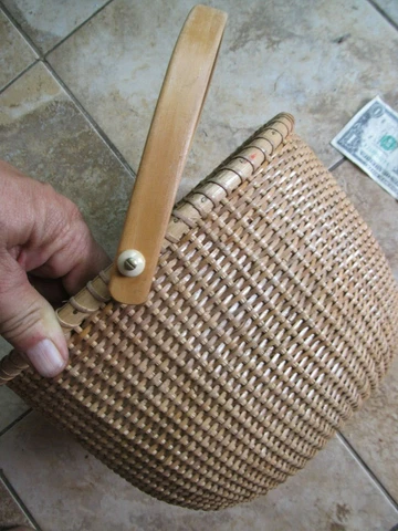 Beautiful, Nicely Shaped Vintage NANTUCKET Decorative Basket, Classic Style Cover
