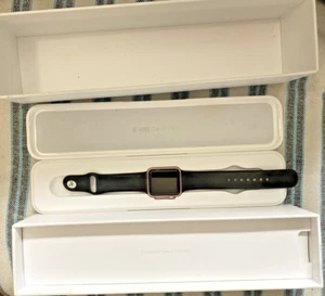 Apple Watch Series 38mm Rose Gold Aluminum with Black Sport Band GPS Good - Zdjęcie 1 z 5