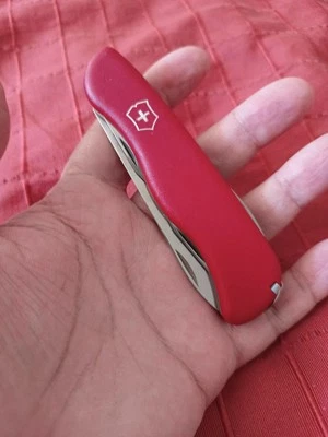 Victorinox Cuchillo Multiherramienta Aventura Acero Inoxidable Mango Rojo 0525KN08 Foto 1 de 4