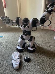 WowWee Robosapien Robot Remote Control (2004) Model 8081 (Tested) WORKING!  - Picture 1 of 12