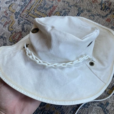 Sombrero cubo vela náutica vintage de lona mediana con diseños de vellón dorado Foto 1 de 4