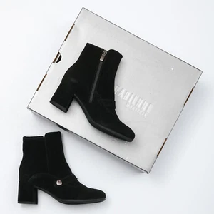 La Canadienne Jordyn Black Suede Booties Womens 5.5 M - Picture 1 of 7