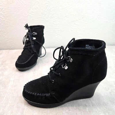 Minnetonka Ankle Booties 7.5 Black Suede Short Comfort Chukka Desert Shoe Boots - Image 1 of 4
