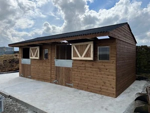 STABLES FOR SALE -Double Stable in Cheshire - 4 x 2 FRAMEWORK - Picture 1 of 6