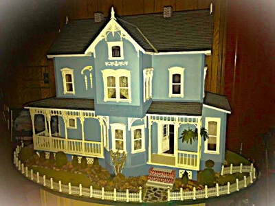 Заказной викторианский кукольный домик 1:12 особняк высотой более 3 футов отличное состояние товара - Изображение 1 из 4