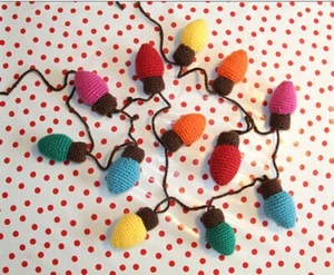 Pretty, easy Christmas Tree Lights Crochet Pattern copy - Paper Pattern, Garland - Picture 1 of 3