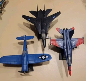 3 DIE CAST VINTAGE PLANES WITH STANDS MAISTO 1998,99 Tailwinds Series 1&3 - Picture 1 of 9