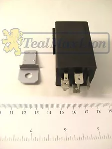 Tachymeterrelais (Benzinpumpe) Peugeot 205 309 405 505 605 Einspritzung - Bild 1 von 1