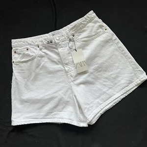 NWT Zara Mom Fit Roller Shorts White Denim Size 14 - Picture 1 of 13