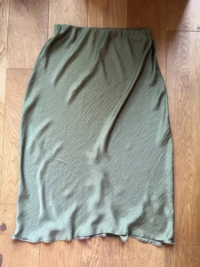 Ladies Silky Midi Skirt Jade Green Elasticated Waistband 10/12 Medium - Picture 1 of 9