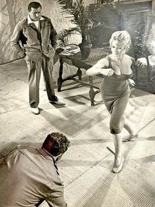 Vintage Brigitte Bardot Film Foto am Set "Une Parisienne" - Glamour Foto - Bild 1 von 7