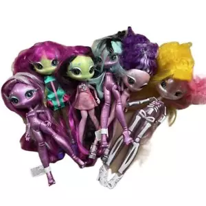 Bambola Monstering Una Verse giocattolo bambini regalo compleanno Novi Stars bambole capelli lunghi 20 cm - Foto 1 di 17