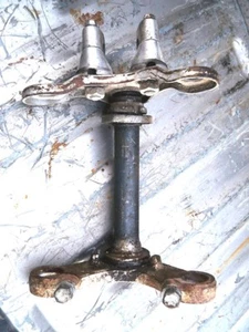 YAMAHA TY80 451-23340 STEERING TRIPLE CLAMP USED 1 QUANTITY OEM FREE SHIPPING - Imagen 1 de 2