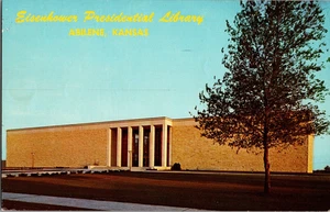 Postkarte Eisenhower Präsidentenbibliothek Abilene Kansas Chrome unbesendet - Bild 1 von 3