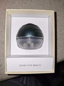 The Liquid Comb ~ Born For Beauty ~ 30 ml Capacity ~ Scalp Massager ~ New In Box - Picture 1 of 3