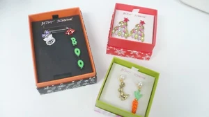 Tres Pendientes Estate Betsy Johnson Nuevos Halloween Navidad Pascua Nuevos en Caja - Imagen 1 de 6