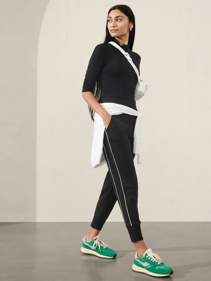 Athleta Womens Size XS Venice High Rise Jogger Black 597888