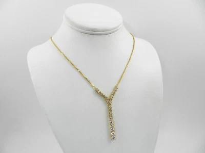 Collar Macy's Circonita Cúbica Y (6,5 ct. t.w.) Plata de ley de 18 quilates Foto 1 de 3