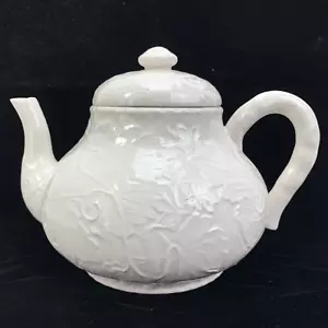 Bordallo Pinheiro Teapot Majolica White Grapes Vines Leaf Basket Weave Portugal - Picture 1 of 24