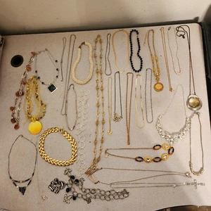 Lot Of 30 Gold & Silver Tone Mixed Materials Costume Jewelry Necklaces  - Picture 1 of 18